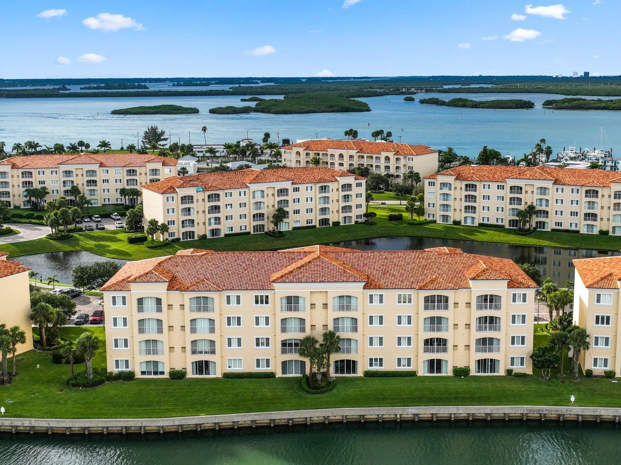 Picture of 7 Harbour Isle Drive E 303, Fort Pierce, FL 34949