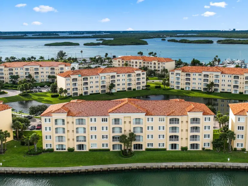 Picture of 7 Harbour Isle Drive E 303, Fort Pierce FL 34949