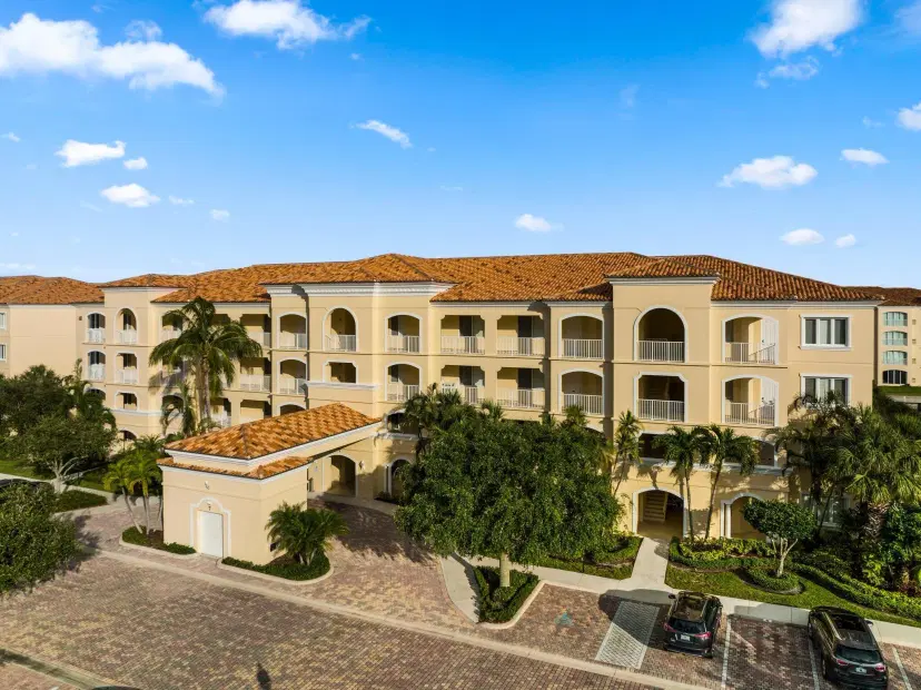 Picture of 7 Harbour Isle Drive E 303, Fort Pierce FL 34949