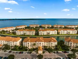 Picture of 7 Harbour Isle Drive E 303, Fort Pierce, FL 34949