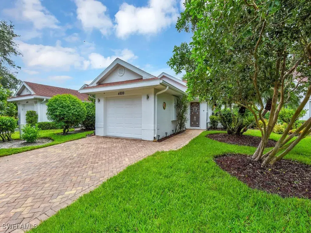 Picture of 4899 Europa Dr, Naples, FL 34105