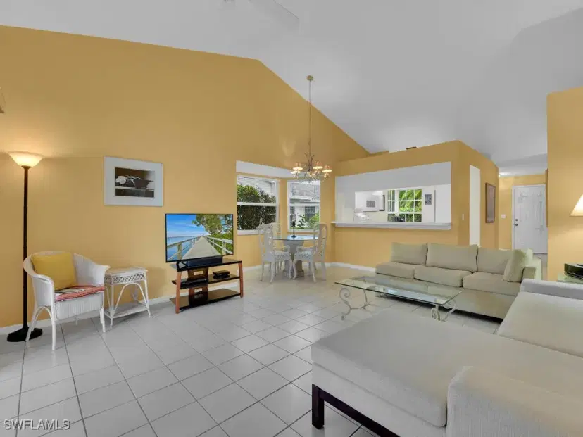 Picture of 4899 Europa Dr, Naples FL 34105