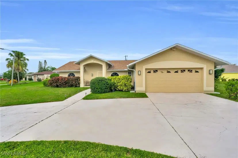 Picture of 1004 SE 42Nd Ln, Cape Coral FL 33904