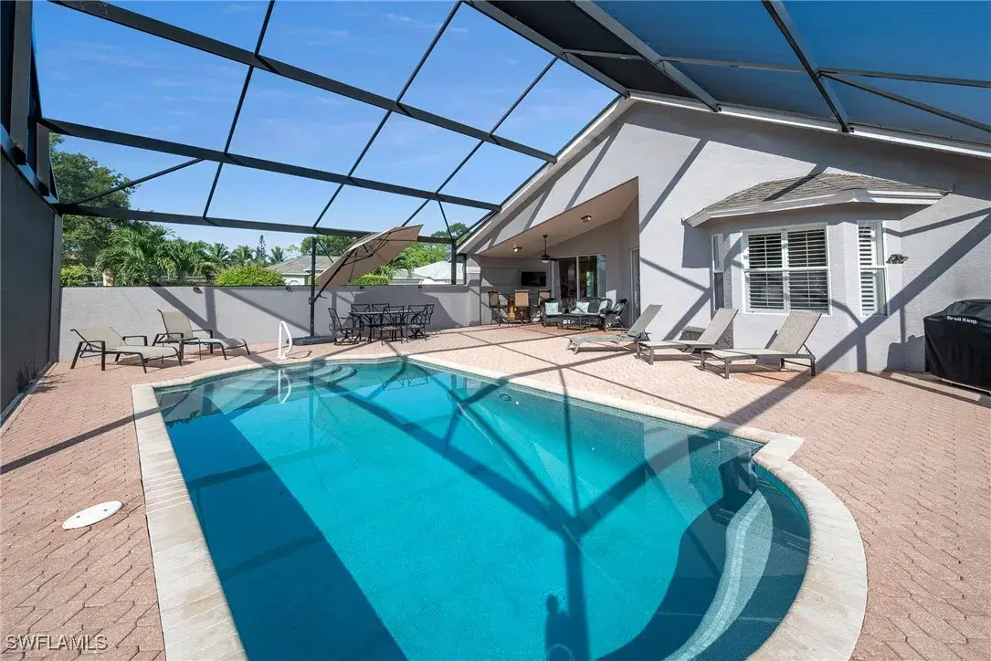 Picture of 840 Mount Hood Ct, Naples, FL 34104