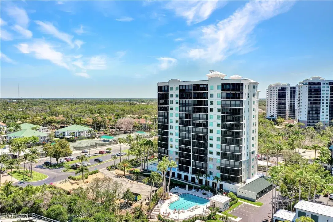 Picture of 430 Cove Tower Dr 403, Naples, FL 34110