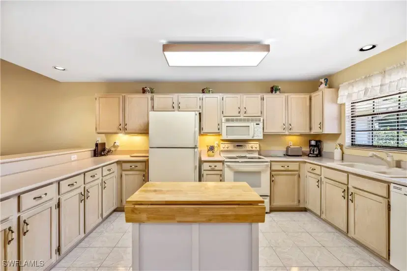 Picture of 6623 Ilex Cir B, Naples FL 34109