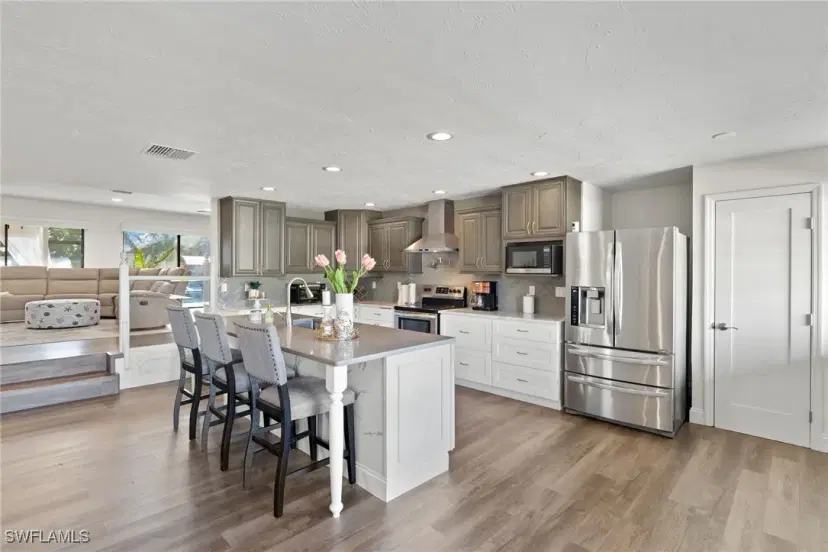 Picture of 5811 SW 1St Pl, Cape Coral FL 33914