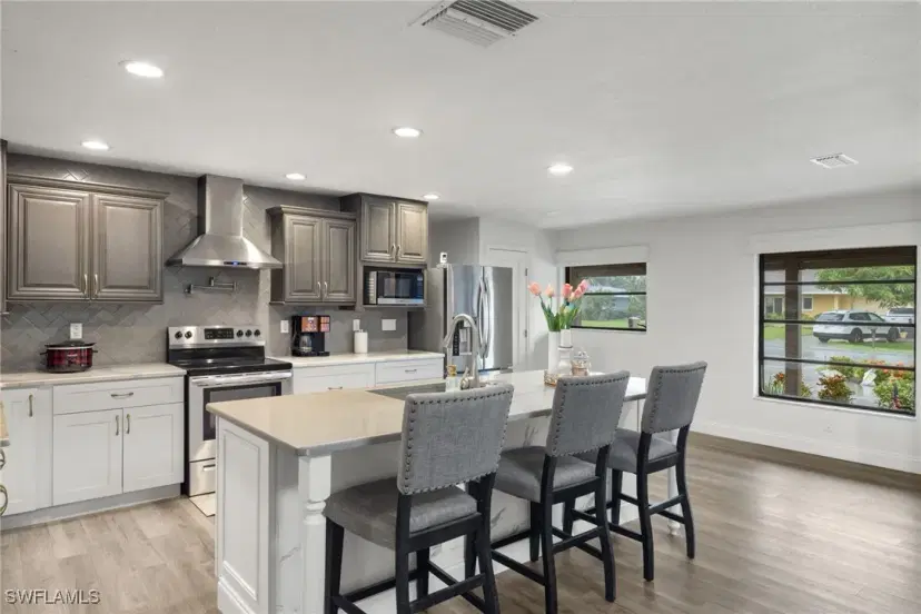 Picture of 5811 SW 1St Pl, Cape Coral FL 33914