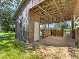 Picture of 940 10Th St Se, Naples, FL 34117