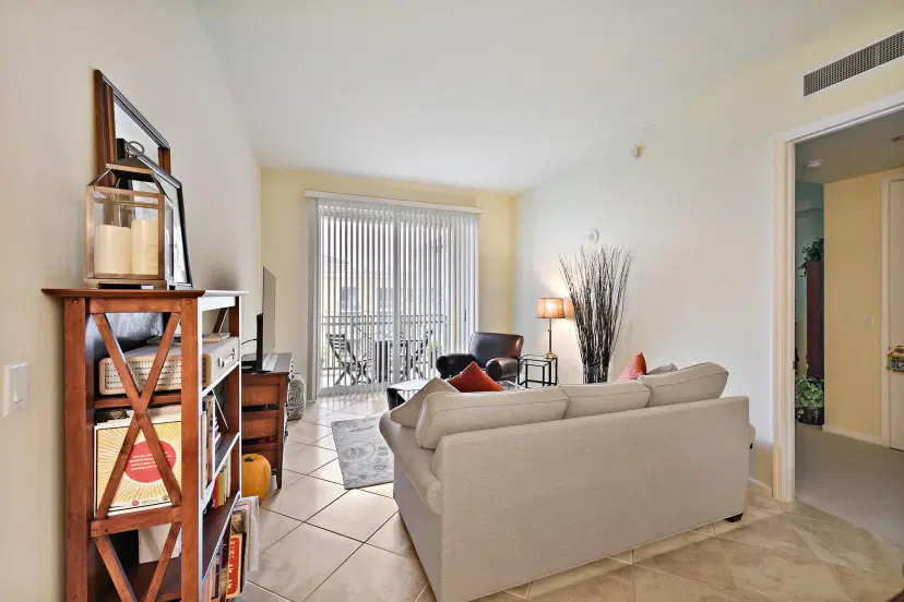 Picture of 403 S Sapodilla Avenue 817, West Palm Beach FL 33401