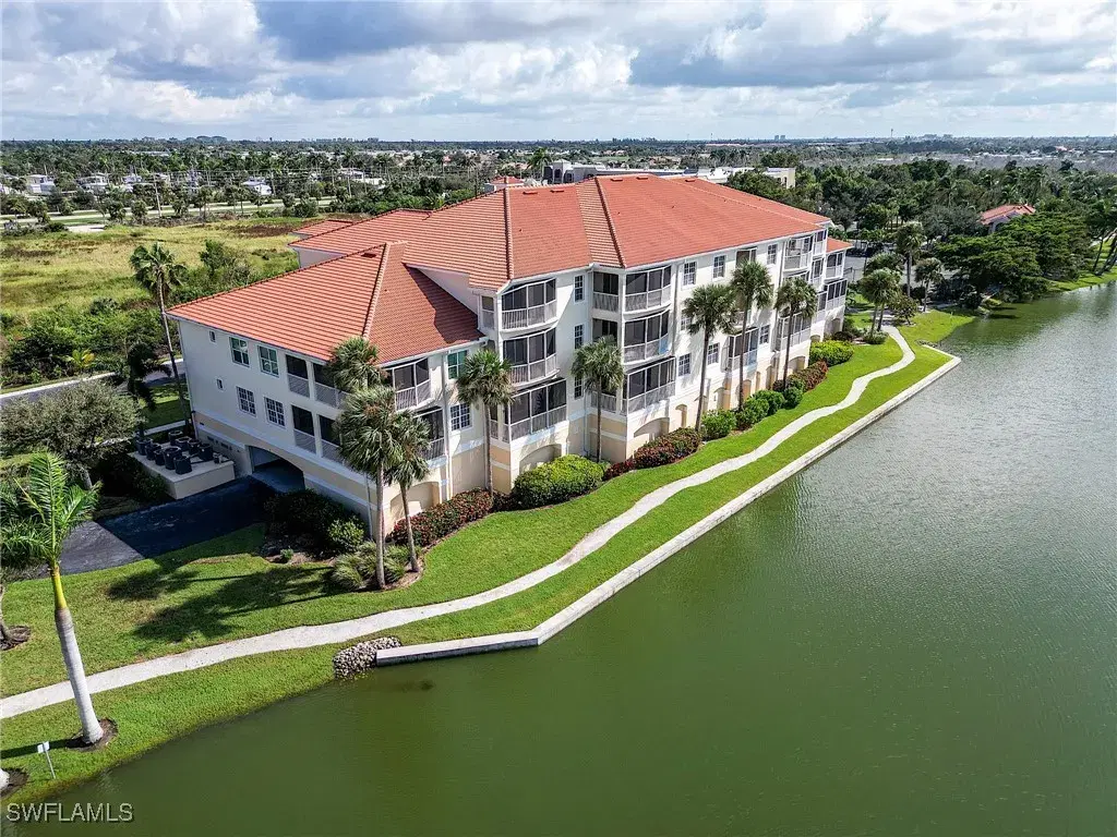 Picture of 20011 Sanibel View Cir # 302, Fort Myers, FL 33908
