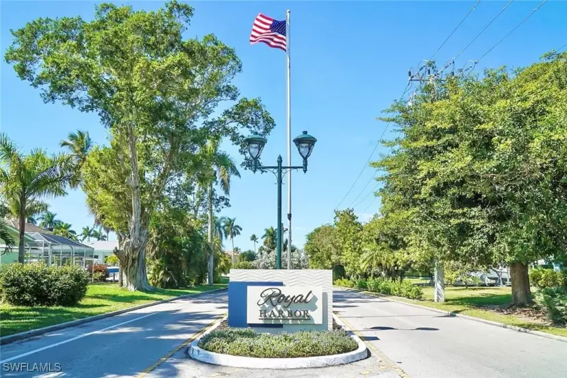Picture of 1696 Sandpiper St, Naples FL 34102