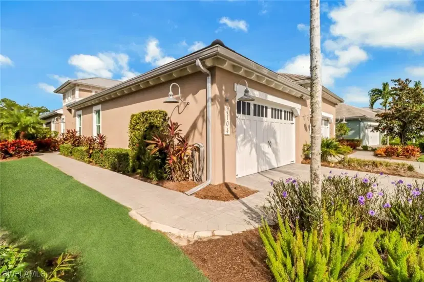 Picture of 7104 Dominica Dr, Naples FL 34113