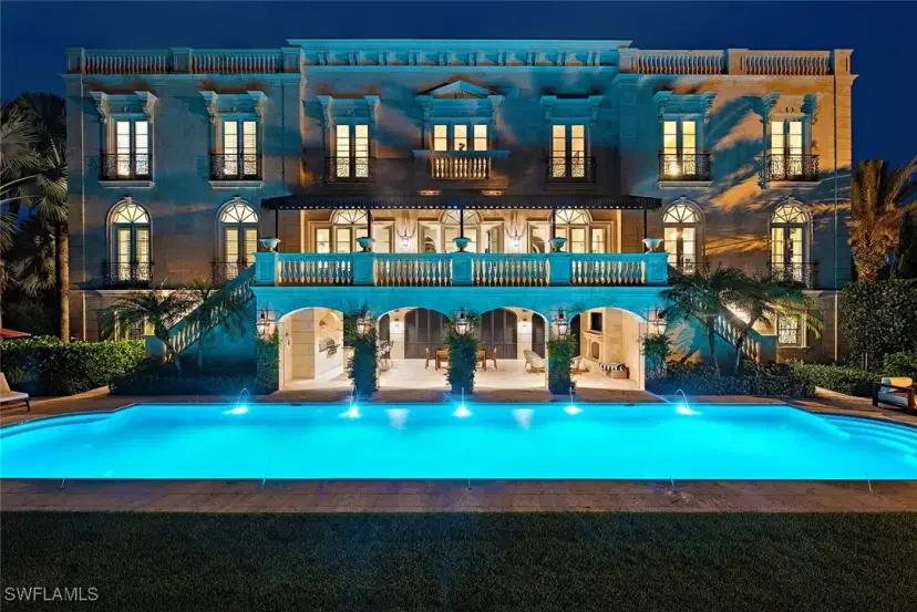 Picture of 111 5Th Ave S, Naples FL 34102