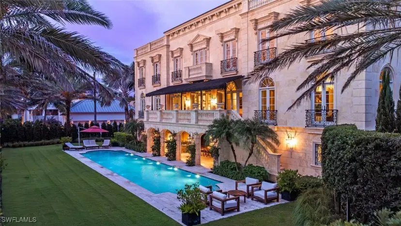 Picture of 111 5Th Ave S, Naples FL 34102