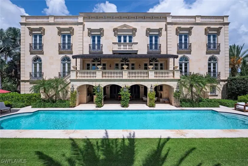 Picture of 111 5Th Ave S, Naples FL 34102
