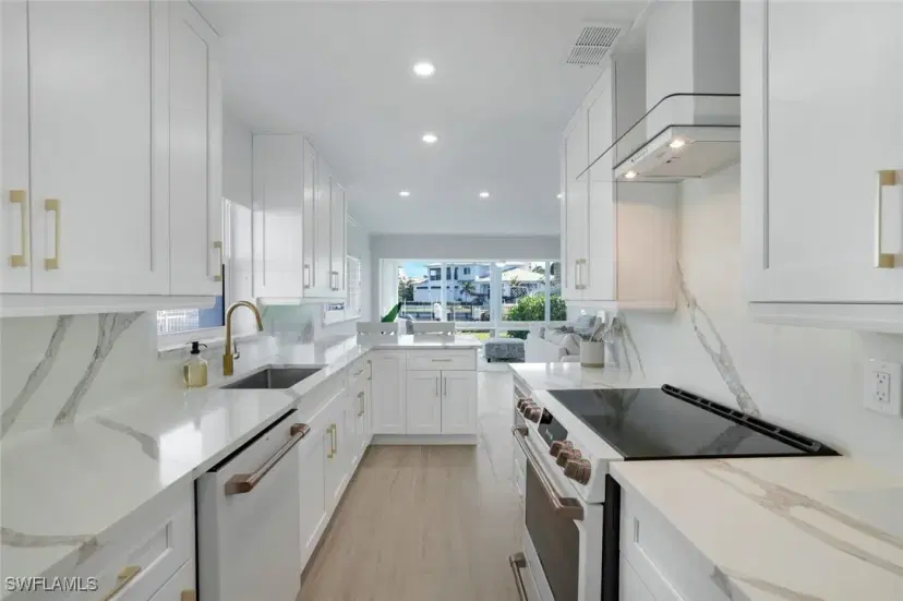Picture of 2100 Gulf Shore Blvd N 120, Naples FL 34102