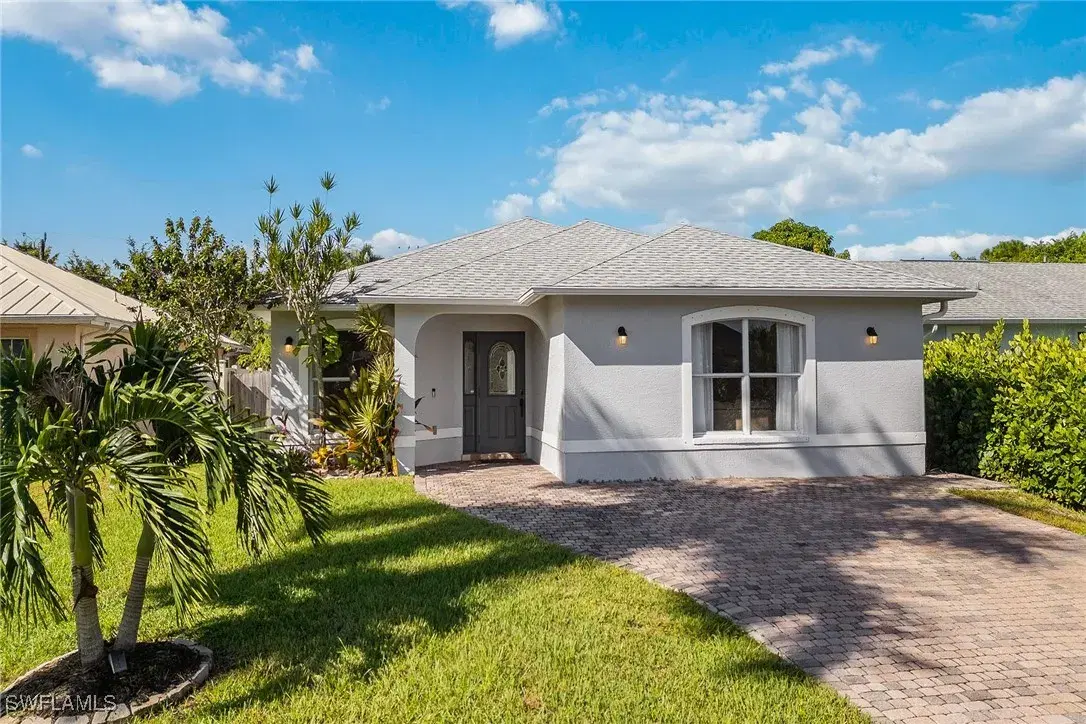Picture of 159 7Th St, Naples, FL 34113