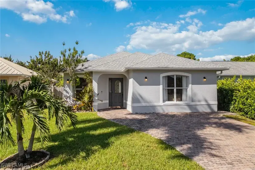 Picture of 159 7Th St, Naples FL 34113