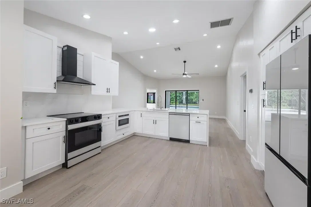 Picture of 581 Country Walk Ct, Naples, FL 34104