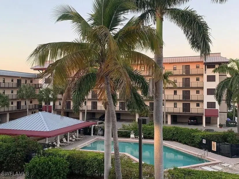 Picture of 805 River Point Dr 108C, Naples FL 34102