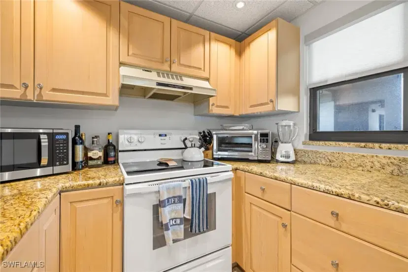 Picture of 805 River Point Dr 108C, Naples FL 34102