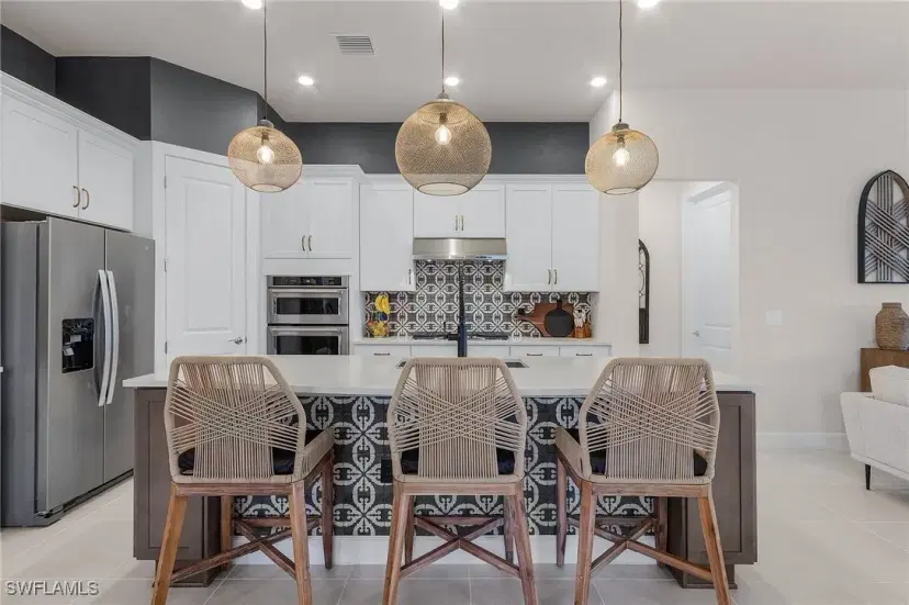 Picture of 9839 Everglades Dr, Naples FL 34120