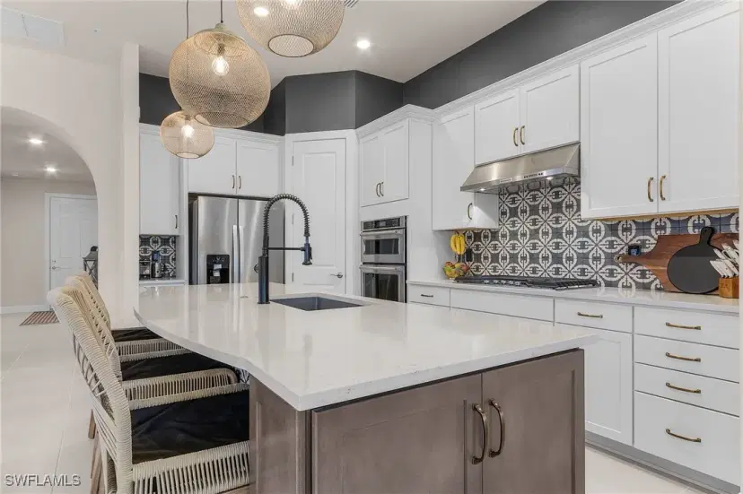 Picture of 9839 Everglades Dr, Naples FL 34120