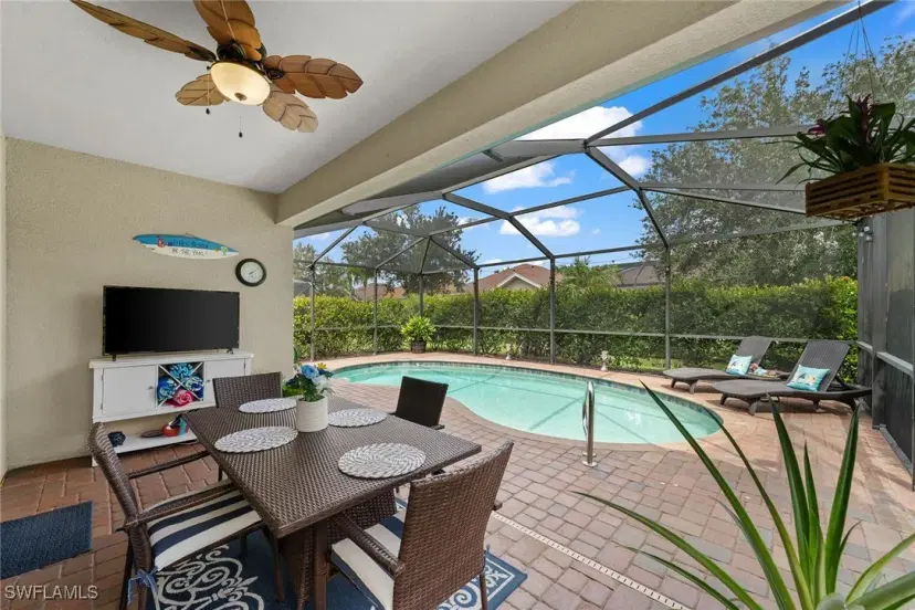Picture of 1995 Fairmont Ln, Naples FL 34120