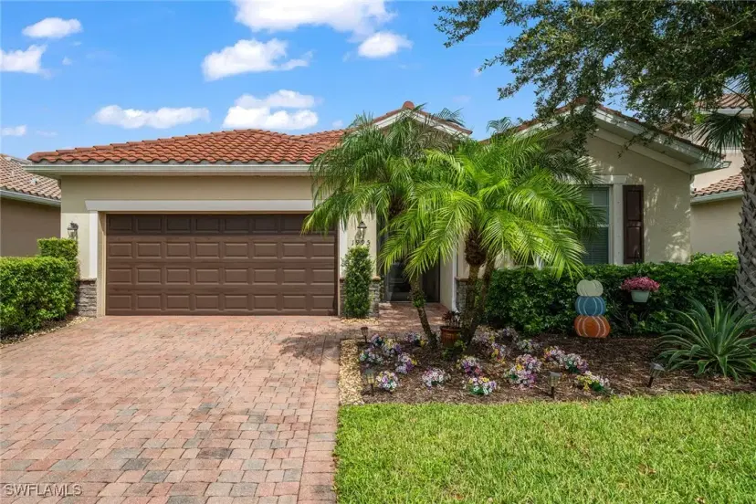 Picture of 1995 Fairmont Ln, Naples FL 34120