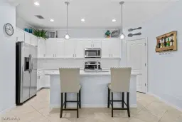 Picture of 1995 Fairmont Ln, Naples, FL 34120