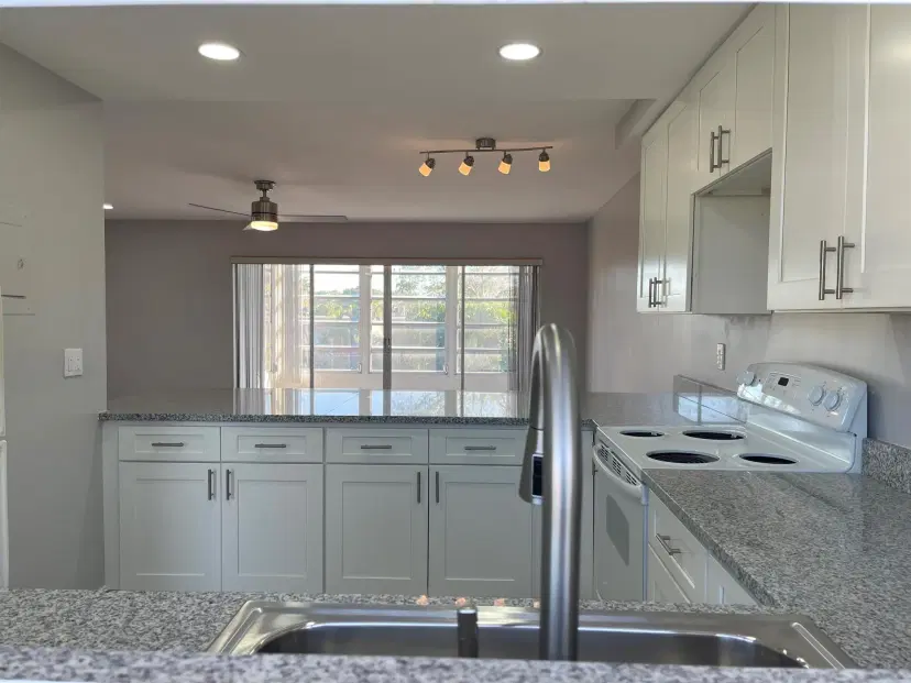 Picture of 225 Bonnie Boulevard 306, Palm Springs FL 33461