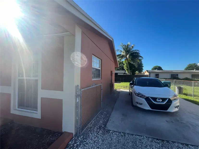 Picture of 3560 NW 196Th Ln, Miami Gardens FL 33056
