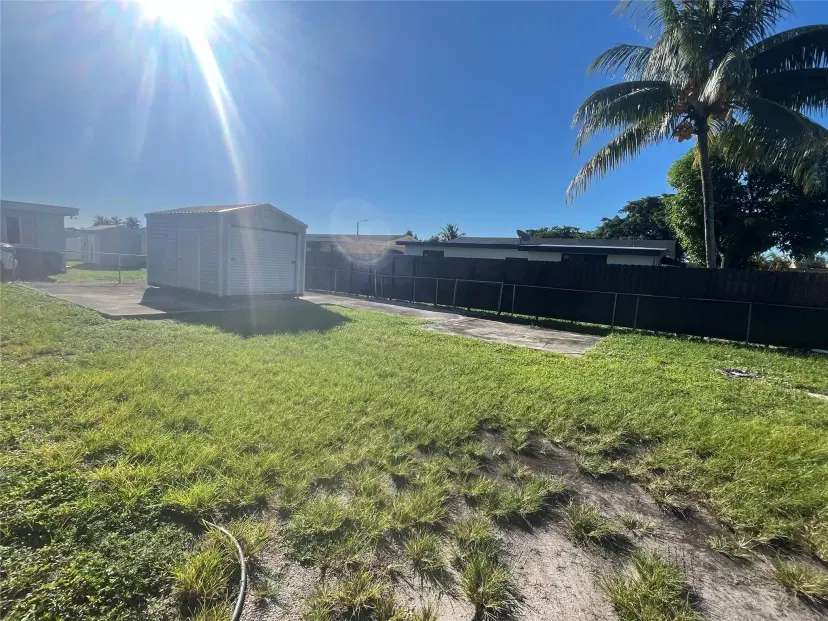 Picture of 3560 NW 196Th Ln, Miami Gardens FL 33056