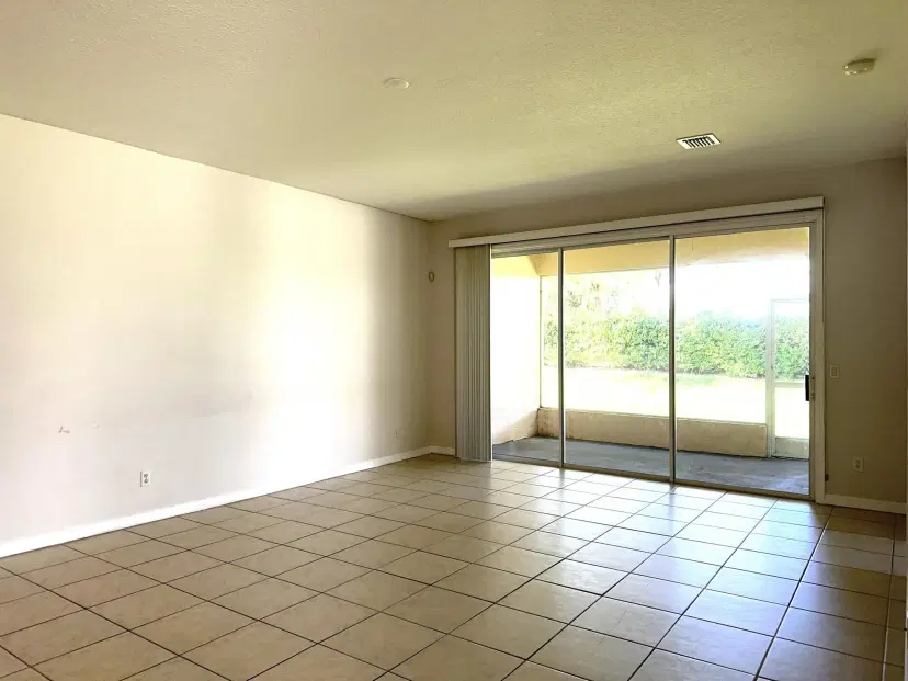Picture of 413 W Tangerine Square Sw, Vero Beach FL 32968