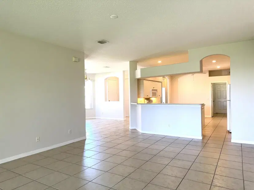 Picture of 413 W Tangerine Square Sw, Vero Beach FL 32968