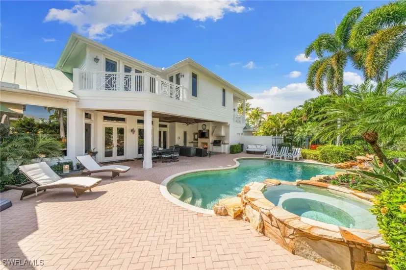 Picture of 315 3Rd Ave N, Naples FL 34102