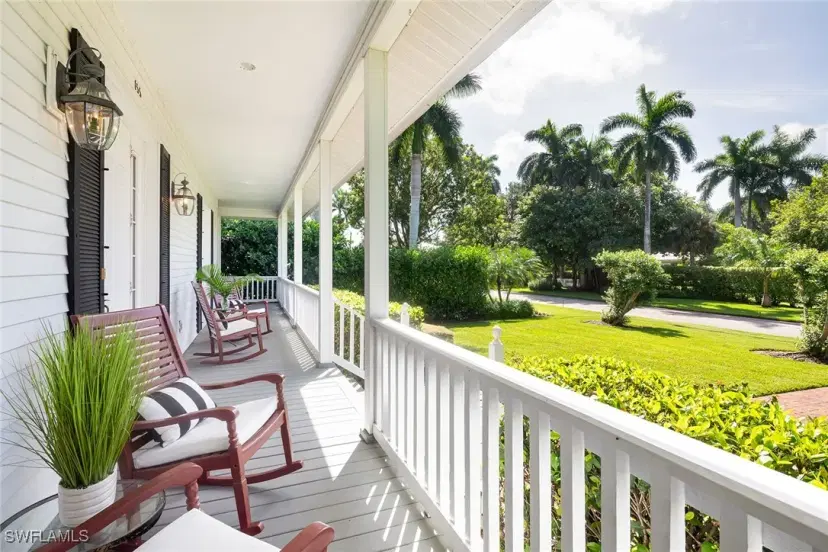 Picture of 155 1St Ave S, Naples FL 34102