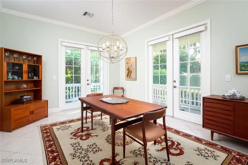 Picture of 155 1St Ave S, Naples FL 34102
