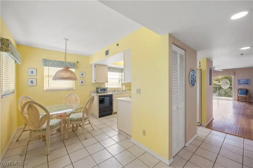 Picture of 4591 Bay Beach Ln 294, Fort Myers Beach FL 33931