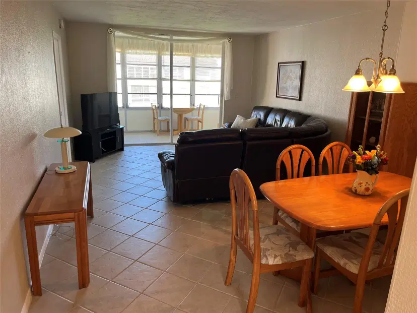 Picture of 2841 Somerset Dr 400, Lauderdale Lakes FL 33311