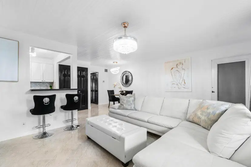 Picture of 340 Horizons W 102, Boynton Beach FL 33435