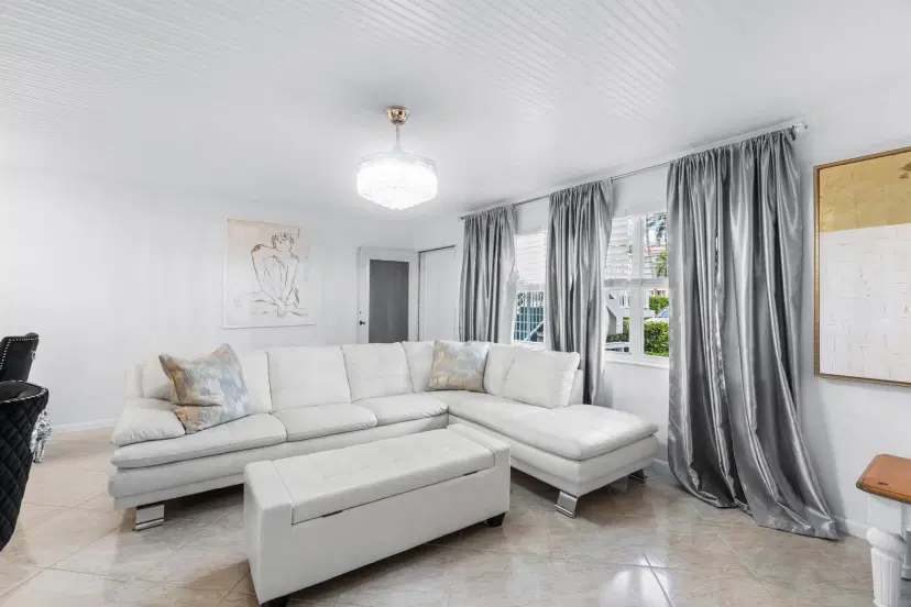 Picture of 340 Horizons W 102, Boynton Beach FL 33435