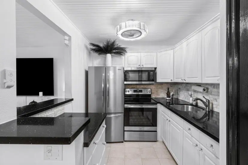 Picture of 340 Horizons W 102, Boynton Beach FL 33435
