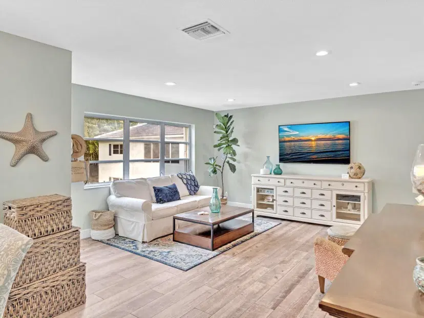 Picture of 1015 Ingraham Avenue 6, Delray Beach FL 33483