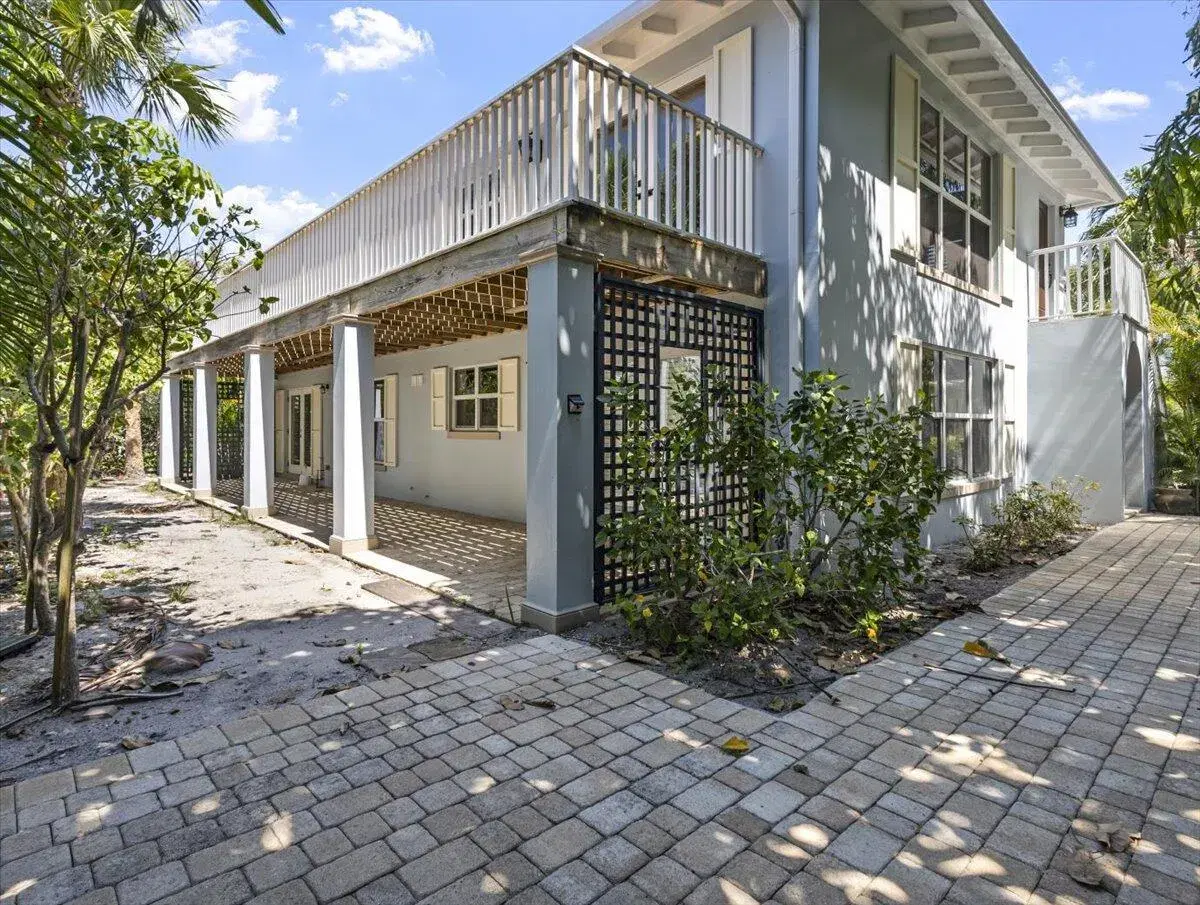 Picture of 924 Coquina Lane 3, Vero Beach, FL 32963