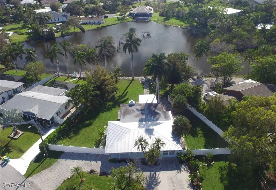 Picture of 22 Constitution Dr, Naples, FL 34112