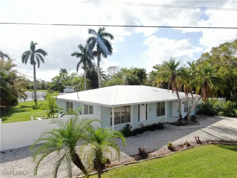 Picture of 22 Constitution Dr, Naples FL 34112