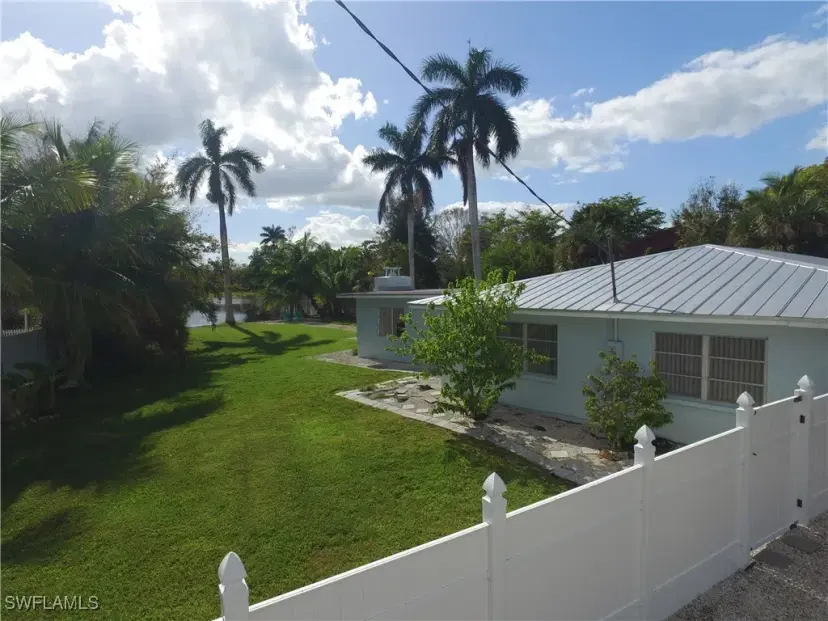 Picture of 22 Constitution Dr, Naples FL 34112