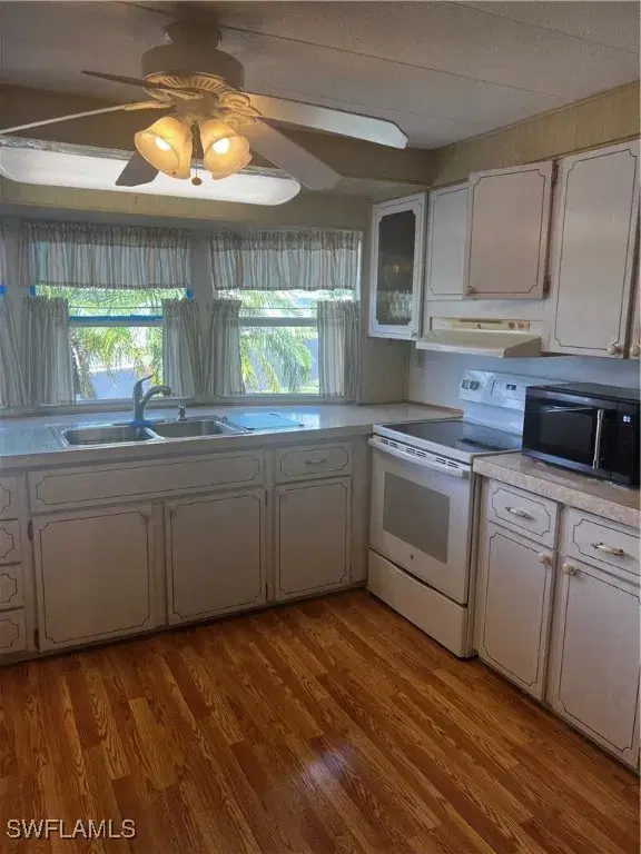 Picture of 11 Topaz Ln T-11, Naples FL 34112